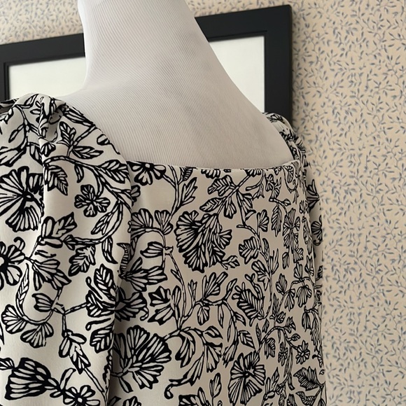 Ladies medium three-quarter sleeve blouse - Picture 5 of 6